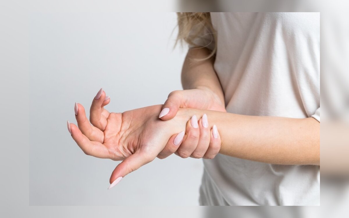 reumatoidinis artritas tirpimo pirštai skausmas alkūnės sąnario sustingimas