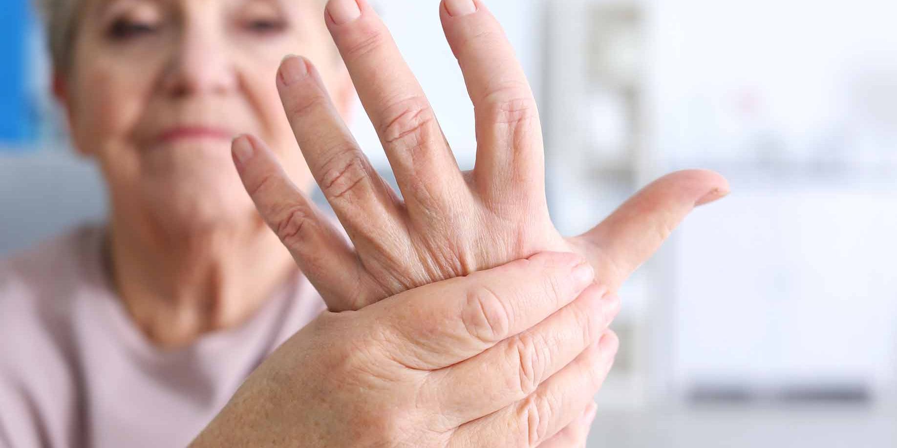 sumažinti skausmą rankas sąnarių gydymas osteochondrozė diskiniu peiliu liaudies gynimo