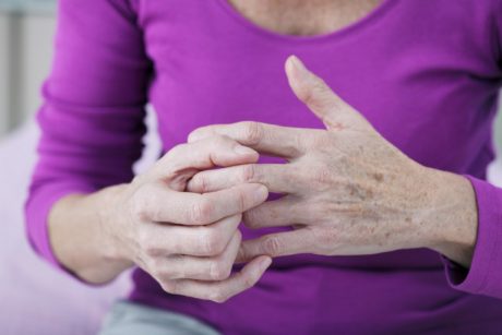 rankų riešo skausmas kaip gydyti artritą pirštų