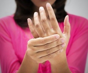 pečių sąnarių gydymas sharp skausmas rankas rankų sąnarių